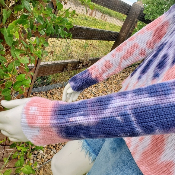 Belle by Belldini Women's Tie-Dye Crew Neck Sweater Size Small NWOT - Picture 7 of 16